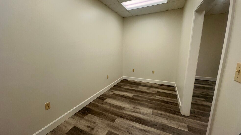 More Photos Of 1544 W 2nd St, Gulf Shores Office For Lease