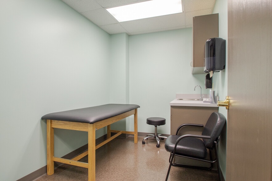 More Photos Of 4830 Knightsbridge Blvd, Columbus Medical For Lease