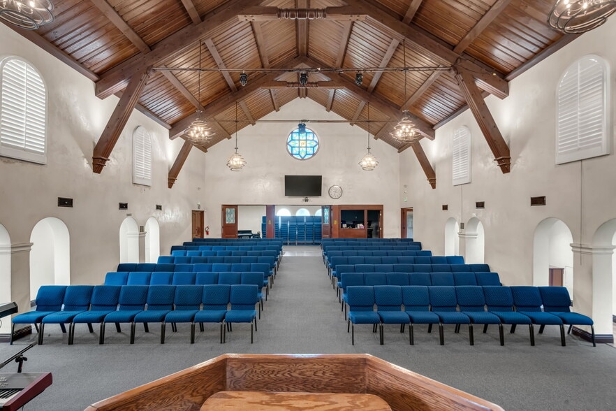 More Photos Of 1100 S Lorena St, Los Angeles Religious Facility For Sale