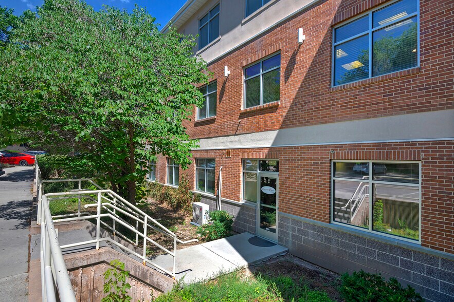 More Photos Of 7430 S Creek Rd, Sandy Office For Sale