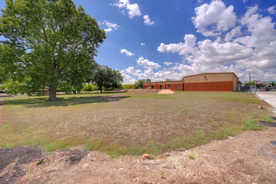 More Photos Of 1300 Universal City Blvd, Universal City Warehouse For Sale