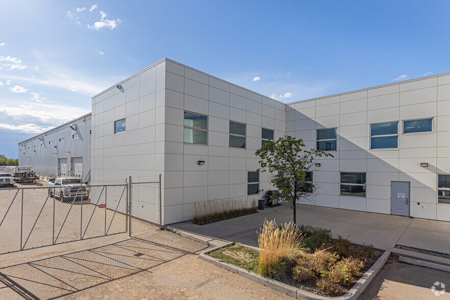 More Photos Of 6810 8th St, Edmonton Warehouse For Lease