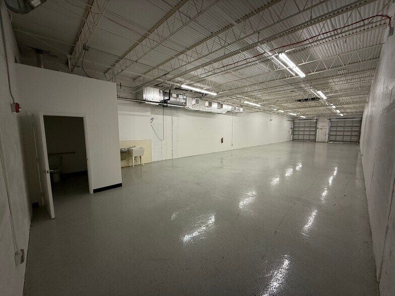 More Photos Of 2701 NE 4th Ave, Pompano Beach Warehouse For Lease