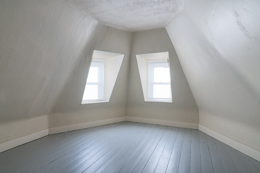 More Photos Of 388 Child St, Warren Freestanding For Sale