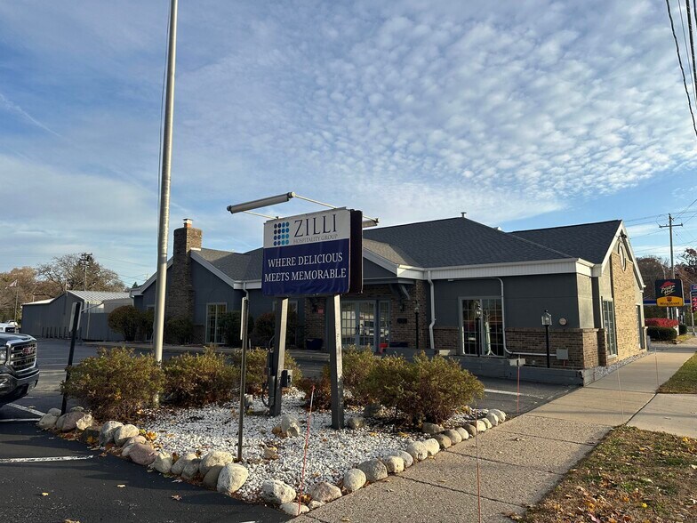 Primary Photo Of 613 N Grandview Blvd, Waukesha Restaurant For Sale