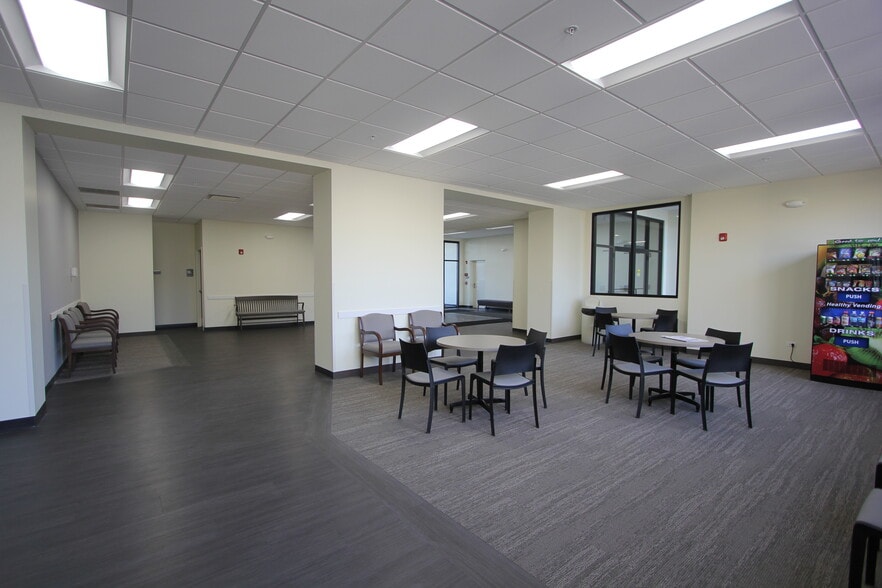 More Photos Of 1051 W Rand Rd, Arlington Heights Medical For Lease