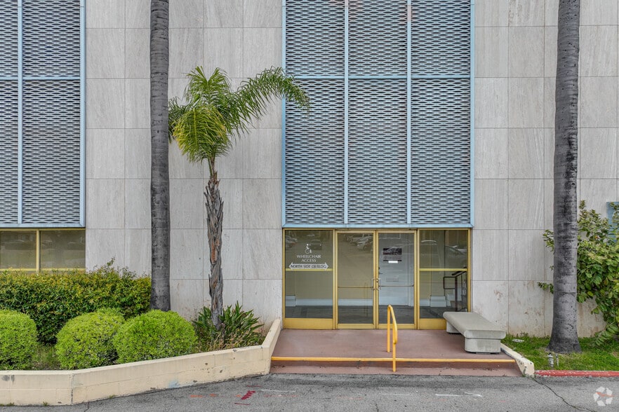 More Photos Of 1125 E 17th St, Santa Ana Unknown For Lease