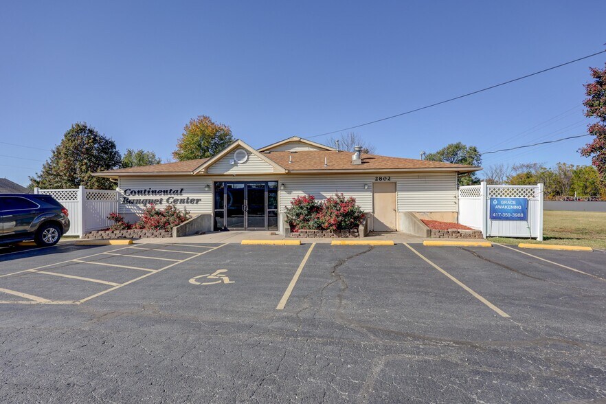 More Photos Of 2728 & 2802 N Rangeline Road, Joplin Flex For Sale