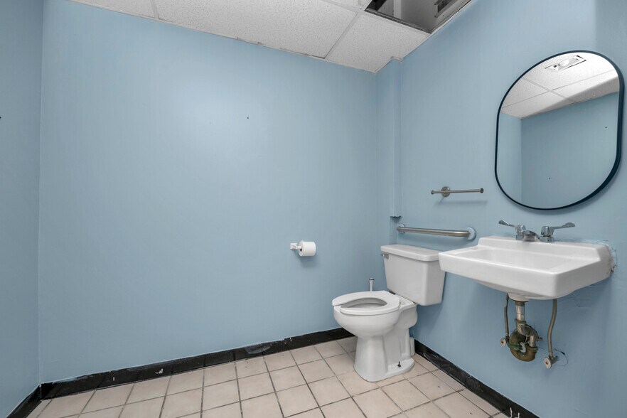 More Photos Of 15 Cr-66, Huntington Station Unknown For Lease