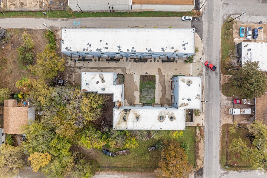 More Photos Of 707 W Commerce St, Dallas Apartments For Sale