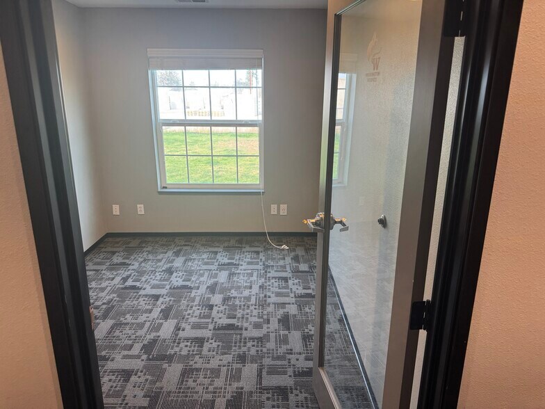 More Photos Of 25415 E Kildea Rd, Newman Lake Office For Lease