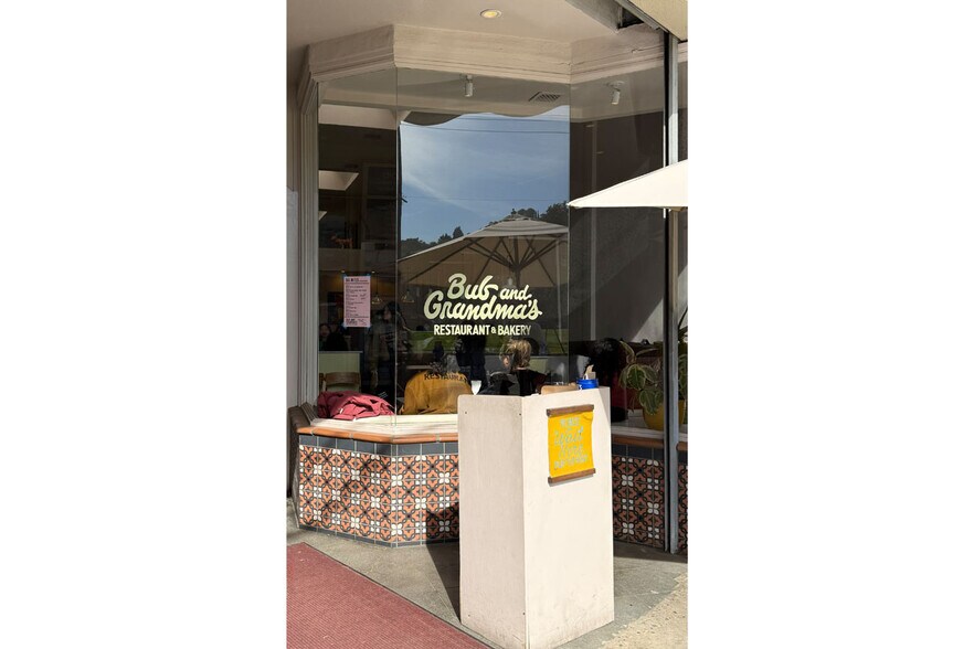 More Photos Of 3401 Eagle Rock Blvd, Los Angeles Showroom For Sale