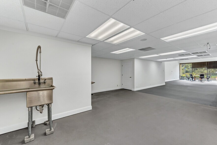 More Photos Of 1925 Francisco Blvd E, San Rafael Light Manufacturing For Lease