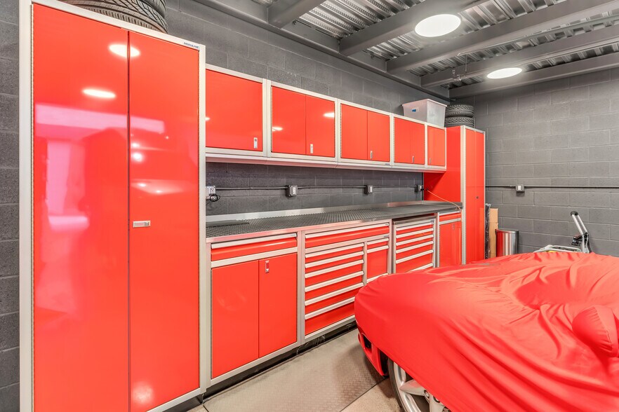 More Photos Of 15032 N 74th St, Scottsdale Showroom For Sale