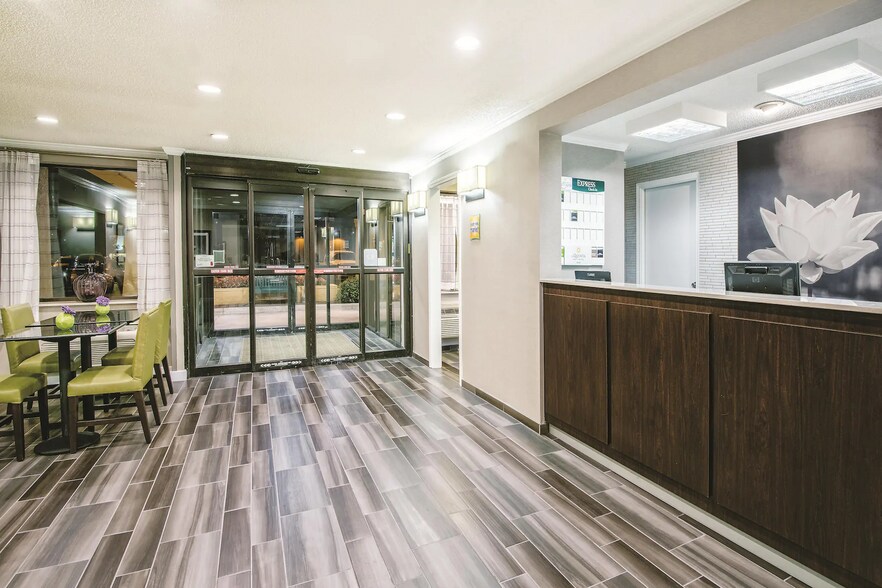 More Photos Of 5215 Interstate 10 E, Baytown Hotel For Sale