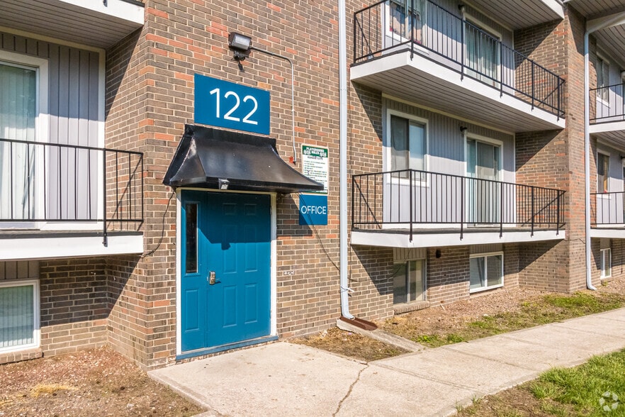 More Photos Of 108 NW 63rd St, Kansas City Apartments For Sale