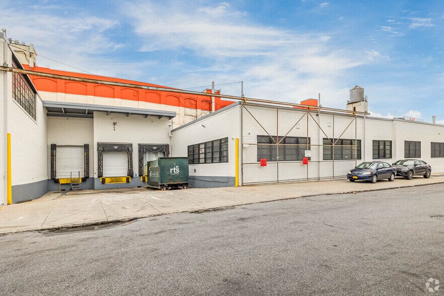 More Photos Of 4933 31st Pl, Long Island City Warehouse For Lease