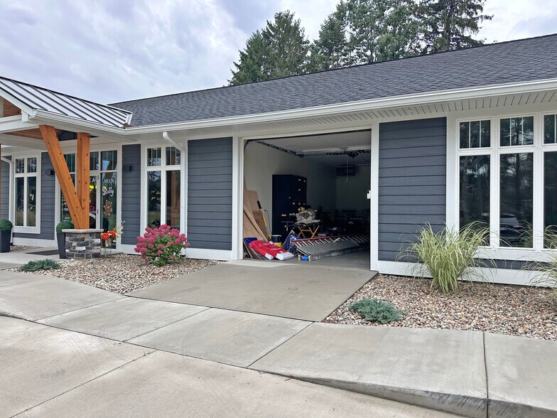 More Photos Of 6134 Northland NE dr, Belmont Office For Sale