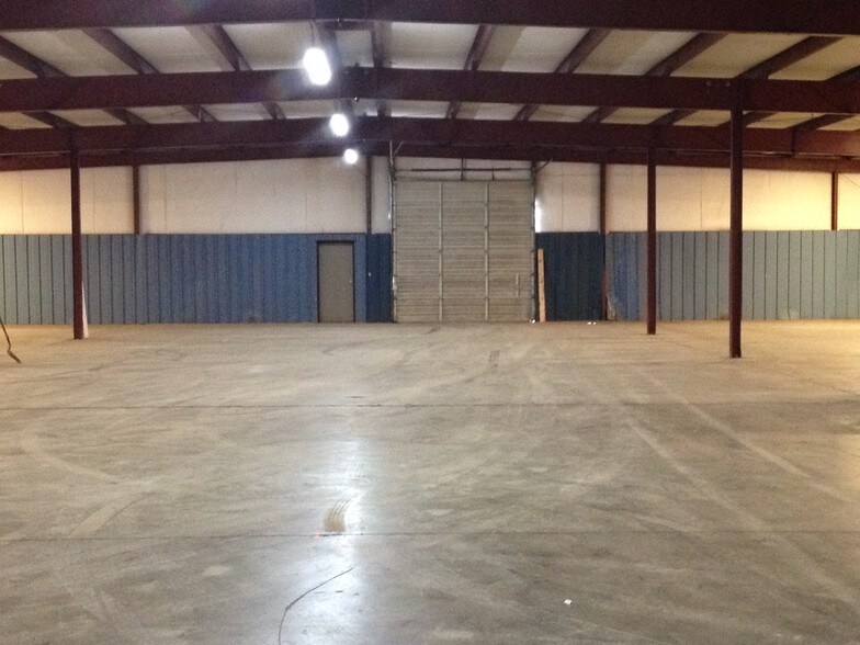 More Photos Of 207 Baltic Dr, Weber City Warehouse For Lease