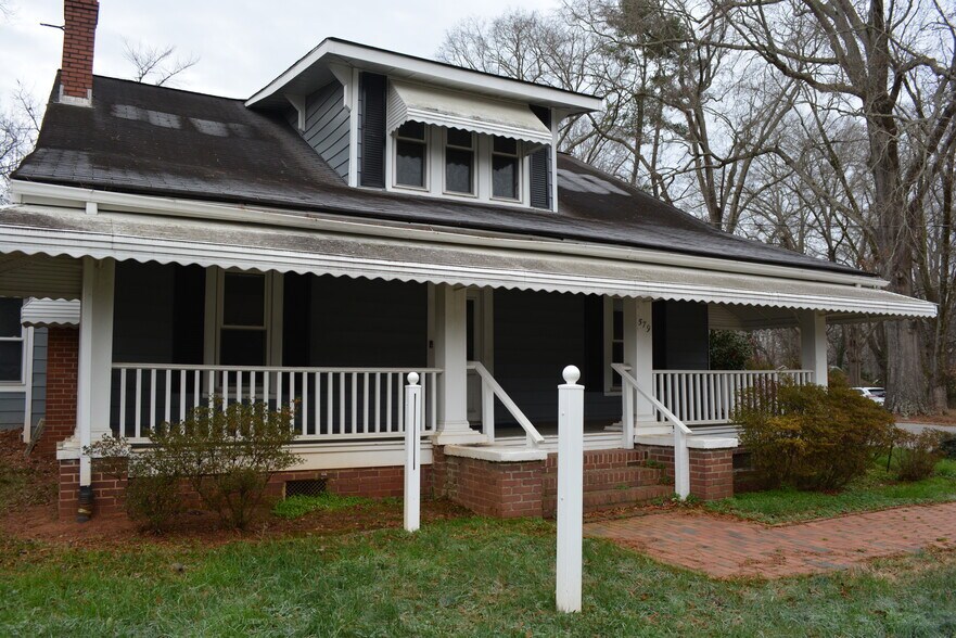 More Photos Of 579 West St, Pittsboro Office For Lease