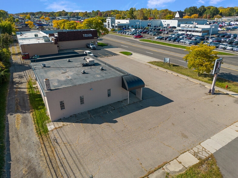 More Photos Of 32611 Ford Rd, Garden City Freestanding For Lease