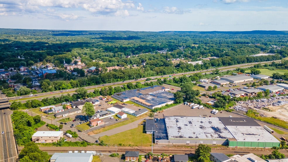 More Photos Of 59 Old Broadway E, North Haven Showroom For Sale