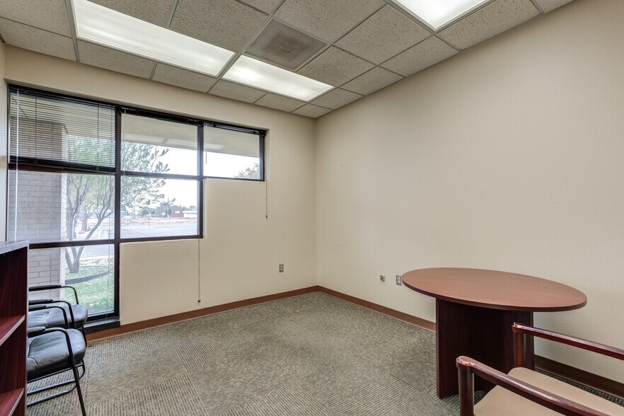 More Photos Of 3802-3806 Interstate 27, Lubbock Office For Sale