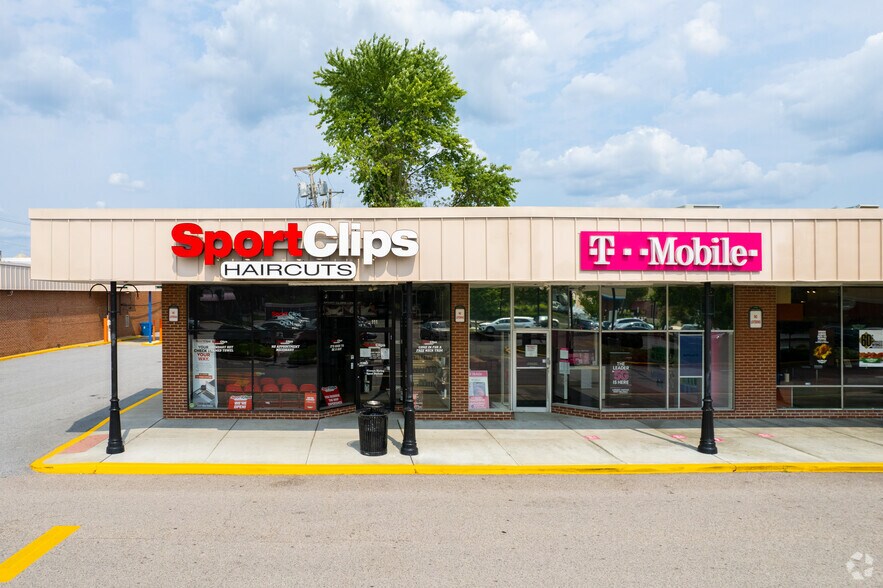 More Photos Of 230 E Main St, Newark Unknown For Lease