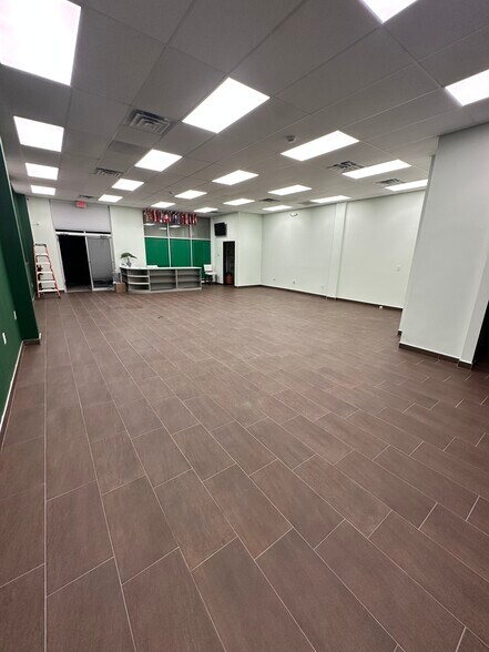 More Photos Of 2252 Paterson-Hamburg Tpke, Wayne Freestanding For Lease