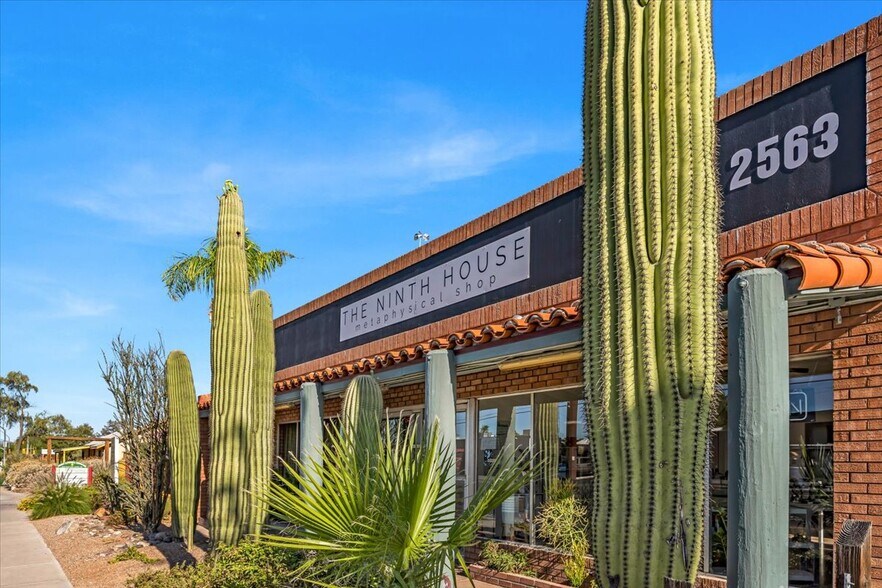 More Photos Of 2561-2563 E Fort Lowell Rd, Tucson Freestanding For Sale