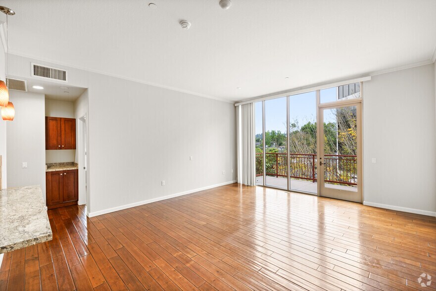 More Photos Of 16110 Ventura Blvd, Encino Apartments For Lease