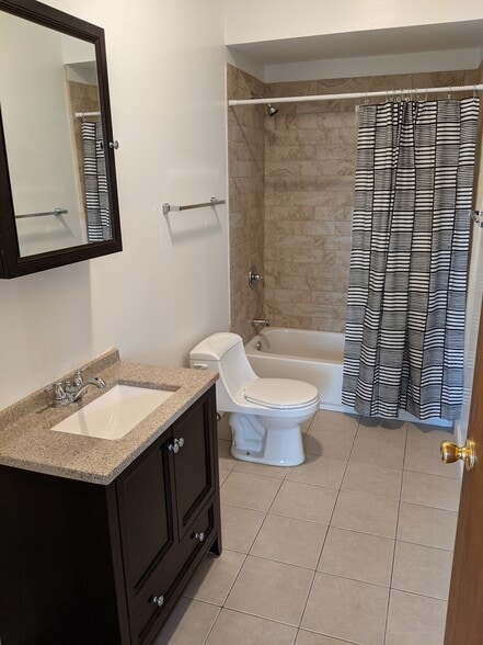 More Photos Of 4940-4942 N Sheridan Rd, Chicago Apartments For Sale