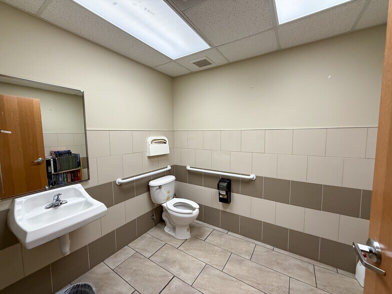 More Photos Of 307 W US Highway 54, Andover General Retail For Sale