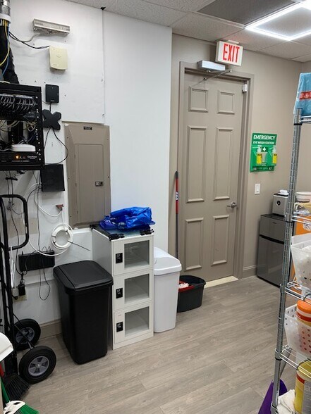 More Photos Of 2295 S Hiawassee Rd, Orlando Office For Sale