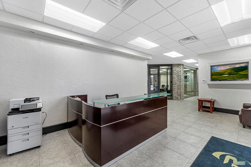 More Photos Of 15010 Lakefair Dr, Richmond Medical For Sale