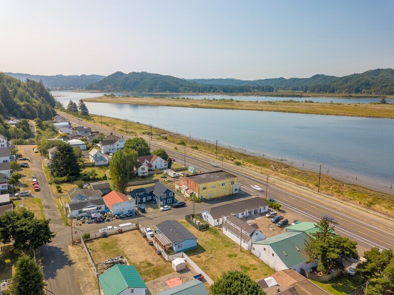 More Photos Of 77231 Highway 101, Gardiner Storefront Retail Residential For Sale