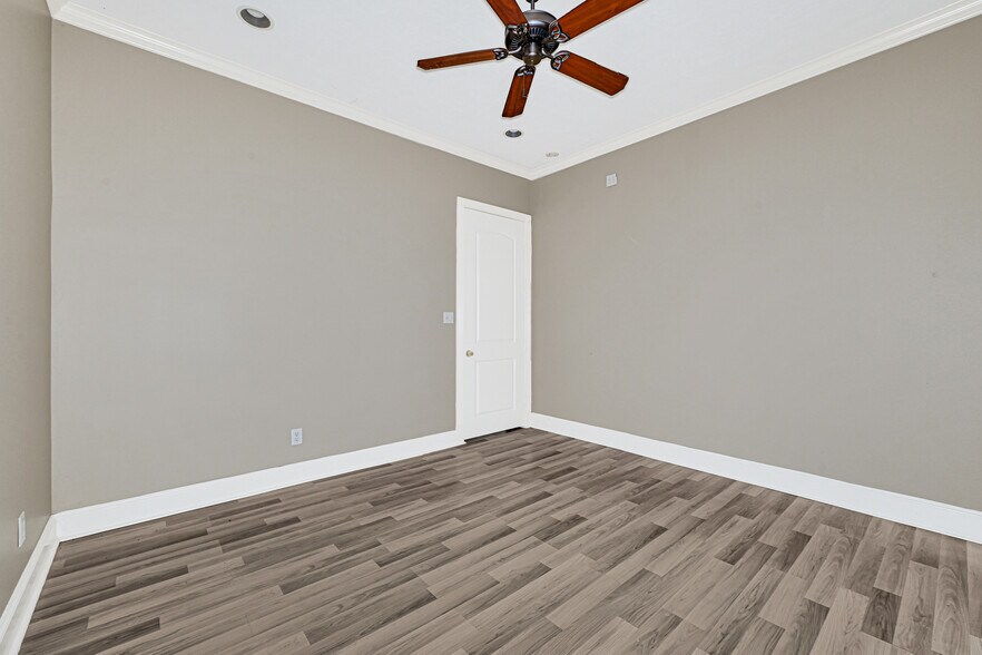 More Photos Of 12816 Willow Centre Dr, Houston Loft Creative Space For Sale