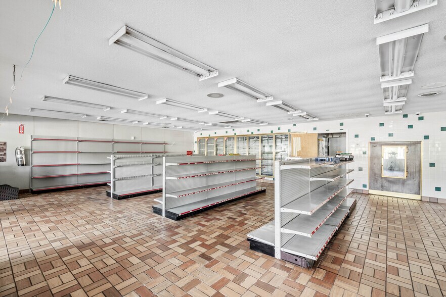 More Photos Of 5 Lane St, Yemassee Storefront For Lease