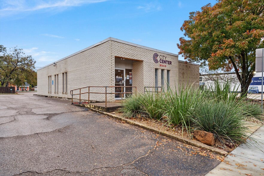 Primary Photo Of 801 Elm Ave, Waco Office For Sale