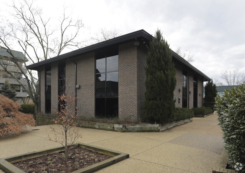 Primary Photo Of 9926 Main St, Fairfax Office For Lease