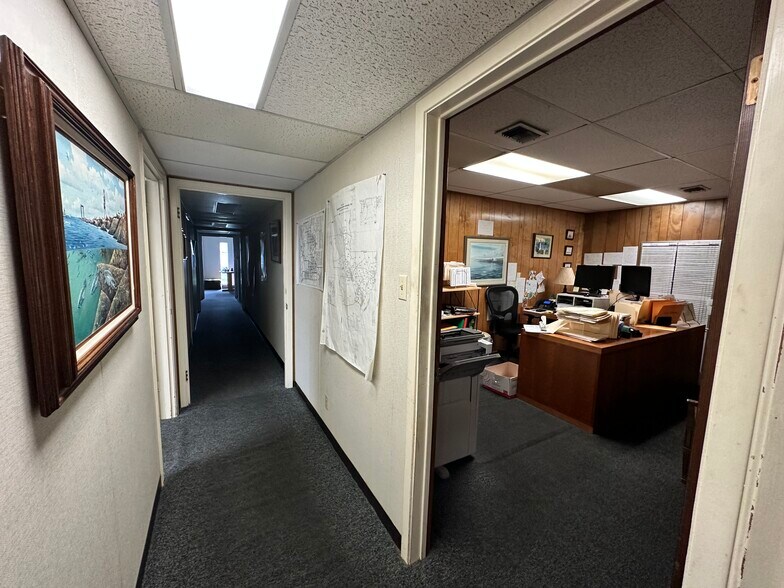 More Photos Of 1102 Longfellow Dr, Beaumont Office For Lease