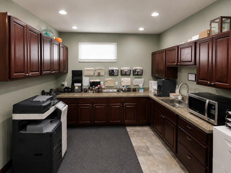 More Photos Of 1950 Keene Rd, Richland Office For Sale
