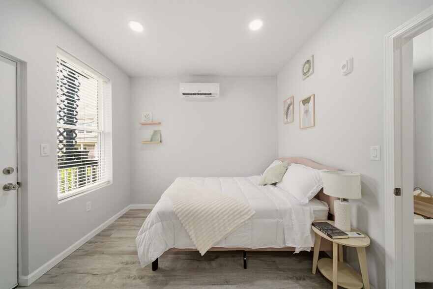 More Photos Of 715 28th St, Galveston Apartments For Sale