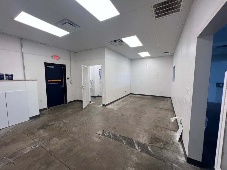 More Photos Of 3000 SW 89th St, Oklahoma City Storefront Retail Office For Lease