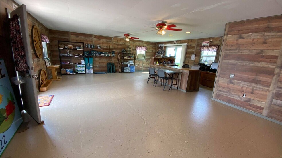More Photos Of 206 Service Rd, Parksville Office For Sale