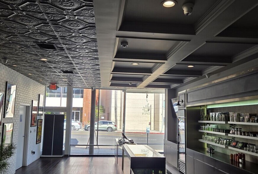 More Photos Of 14000 Ventura Blvd, Sherman Oaks Freestanding For Sale