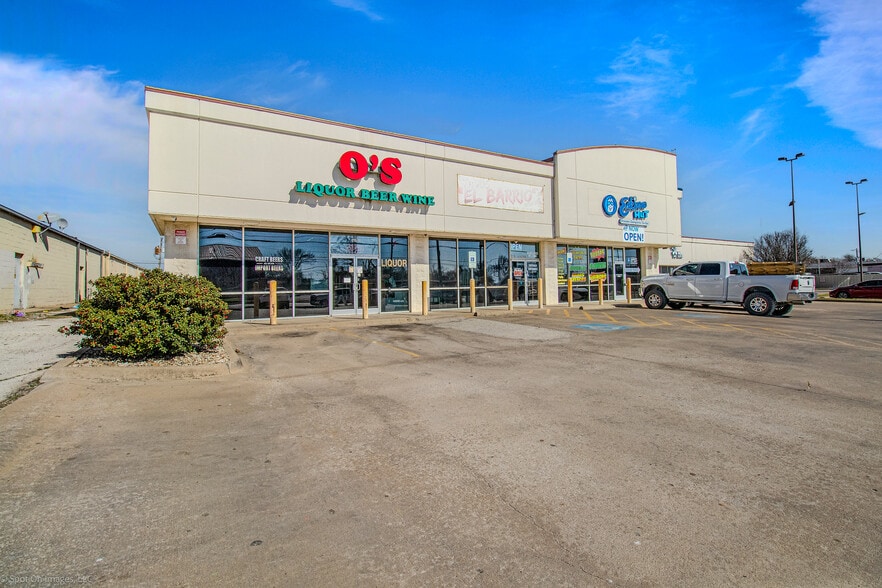 More Photos Of 2705 NE 28th St, Fort Worth Storefront For Sale