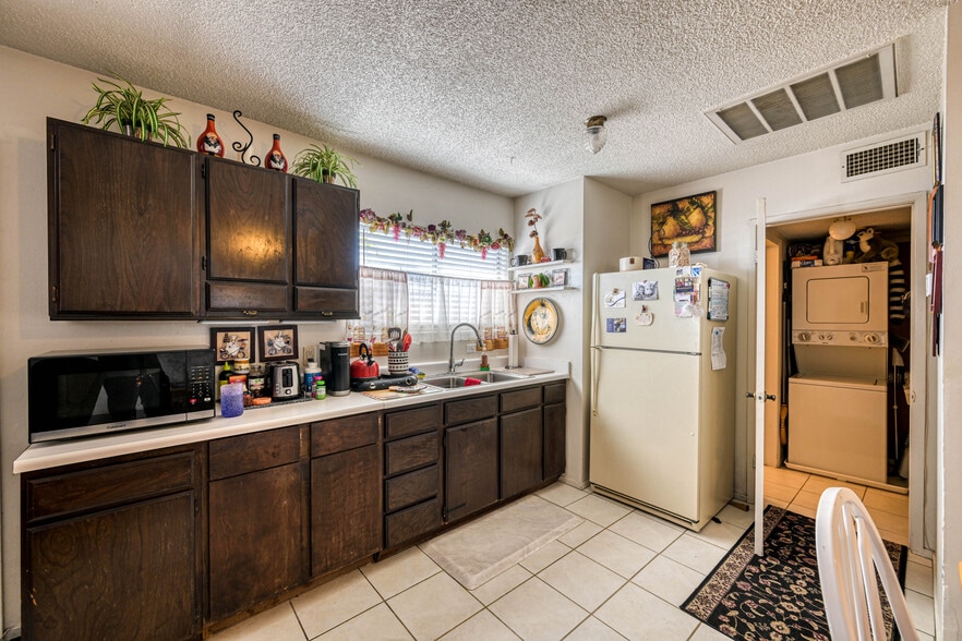 More Photos Of 1632 E Saint Louis Ave, Las Vegas Apartments For Sale