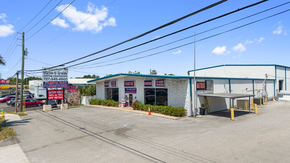 More Photos Of 11425 N 66th St, Largo Showroom For Lease