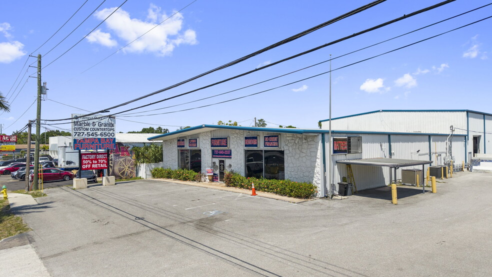 More Photos Of 11425 N 66th St, Largo Showroom For Lease